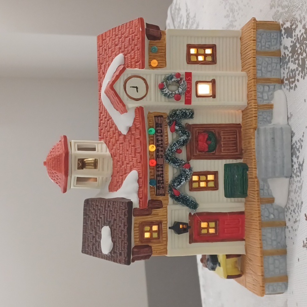 Holiday Collection Dickensville Porcelain Lighted Train Station Village Building